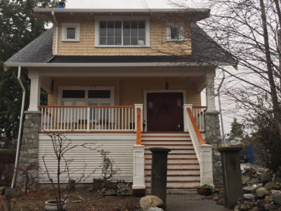 Single yellow house with a long stairway